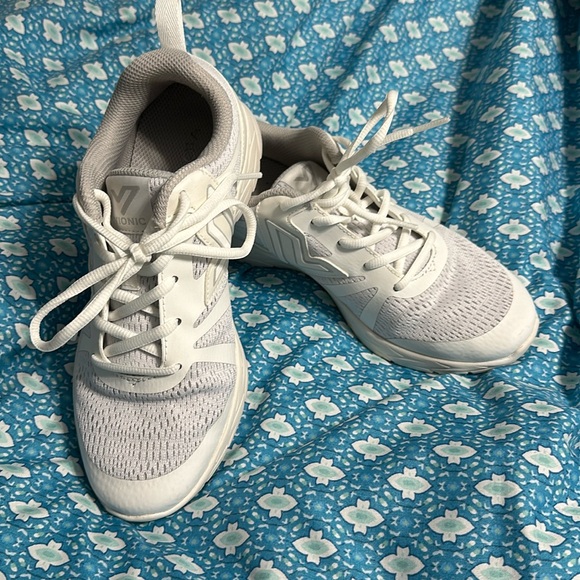 Vionic 335MILES - Picture 2 of 4